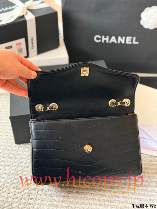 【CHANEL】シャネル ブラック Vステッチ チェーン バッグ カーフスキン ゴールド金具 レザー通しチェーン 2WAY (公式型番: CHANEL-V-STITCH-CHAIN-BAG-BLACK-GOLD-25CM)