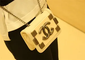 シャネル CHANEL バッグ ウエストポーチ エナメル 化粧ポーチ 小物入れ 3色入り CHANEL-037