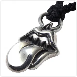 クロムハーツ ペンダント/ネックレス（Chrome Hearts）リップス＆タンペンダント CP30