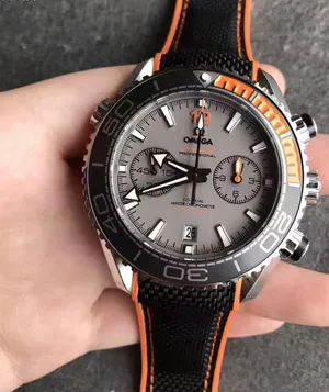 OM製出品 オメガ シーマスター 600 プラネットオーシャン クロノグラフ マスタークロノメーター 215.92.46.51.99.001