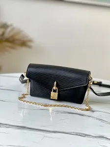 2021春夏新作 ルイヴィトン PADLOCK ON STRAP M80682 ショルダーバッグ