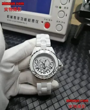 シャネル Ｊ１２ ３８ グラフィティ H5240 最も精巧な時計N級品シャネルスーパーコピーです