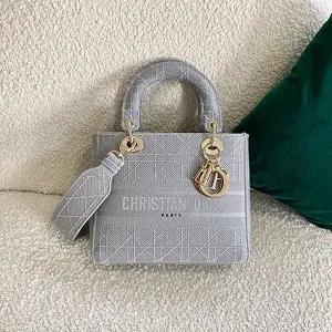 ディオール LADY D-LITE ミディアムバッグ M0565OREY_M950