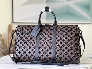 ルイヴィトン LOUISVUITTON M45046 キーポル?トリアングル 50