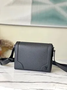 2021プレフォール ルイヴィトン ニュー·フラップ メッセンジャー M30807