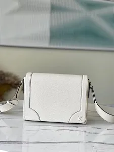 2021プレフォール ルイヴィトン ニュー·フラップ メッセンジャー M30813
