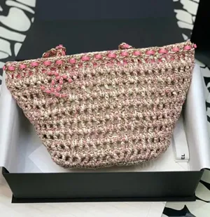 シャネル スモール ショッピング バッグピンク（AS3689 B10225 NN017）