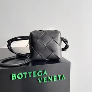 ボッテガヴェネタ ミニ カセット カメラバッグ ブラック