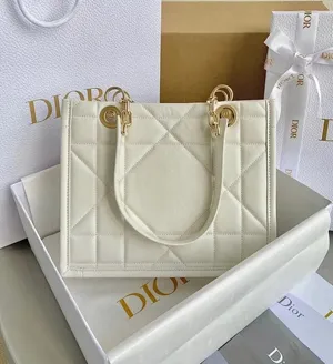 ディオール DIOR ESSENTIAL スモールトートバッグ ホワイト（M8720OZVJ_M030）