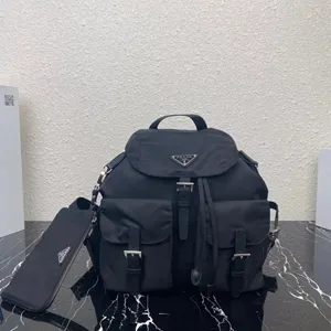 プラダ Re-Nylon ミディアム バックパック ブラック（1BZ811_RV44_F0002_V_OTO）