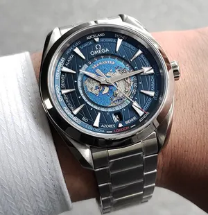 オメガ シーマスター アクアテラ 150M GMT ワールドタイマー 43MM（220.10.43.22.03.001）