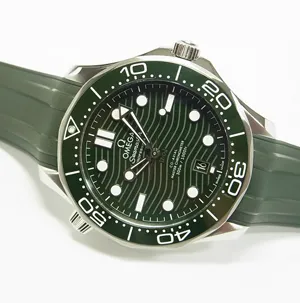 オメガ シーマスター ダイバー300M グリーン 42MM（210.32.42.20.10.001）