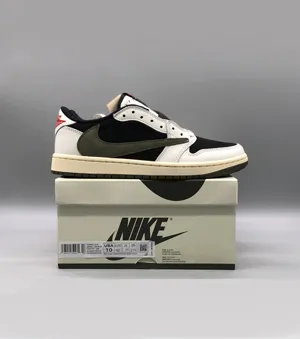 トラヴィス スコット x ナイキ ウィメンズ エアジョーダン1 ロー OG ミディアム オリーブ DZ4137-106 （Travis Scott x Nike WMNS Air Jordan 1 Low OG Medium Olive） スーパーコピー