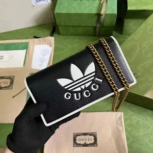 adidas x Gucci チェーン ウォレット ブラック （621892 UZ3BG 1057）