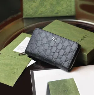 GUCCI / グッチ シグネチャー ジップアラウンドウォレット ギフ（473928 CWC1N 1000）