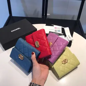 シャネル  BOY CHANEL フラップ ウォレット 三つ折り財布（A80734 B01490 94305）