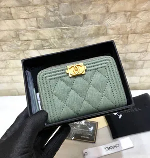 CHANEL シャネル  ボーイジップーインパース A80602 11×7.5CM