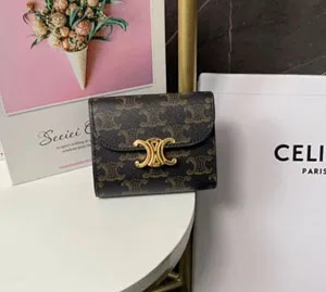 CELINE セリーヌ スモール トリオンフウォレット モノグラム タン（10D782CQH.04LU）