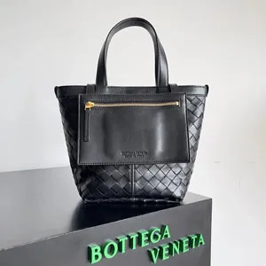 BOTTEGA VENETA ボッテガヴェネタ イントレチャートレザーのスモールトートバッグ ネロ（754916VCPP11019）