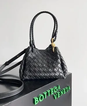 BOTTEGA VENETA ボッテガヴェネタ スモール パラシュート ショルダーバッグ ブラック（796569）