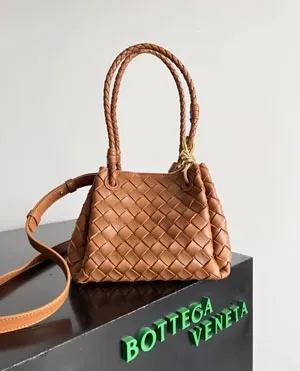 BOTTEGA VENETA ボッテガヴェネタ スモール パラシュート ショルダーバッグ ブラウン（796569）