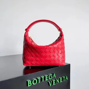 BOTTEGA VENETA ボッテガヴェネタ イントレチャートレザーのミニショルダーバッグ レッド（754443）