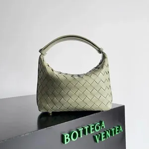 BOTTEGA VENETA ボッテガヴェネタ イントレチャートレザーのミニショルダーバッグ アボカドグリーン（754443V3IV12916）