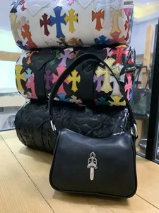 日本国内発送 クロムハーツ マイロ ラージダガーメールショルダーバッグ レザーバッグ ブラック CHB049