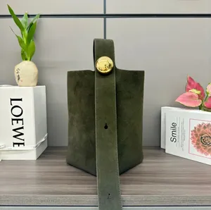 LOEWE ロエベ ペブル バケットバッグ ラージ（スエードカーフ）ダークグリーン BANBBBHX01