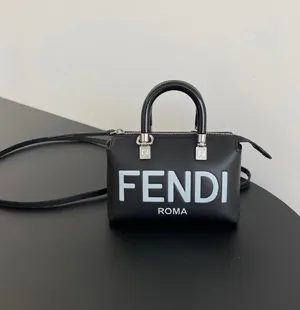 フェンディ バイ ザ ウェイ ミニ ブラックレザー ボストン バッグ 8BS067ABVLF1L2Z