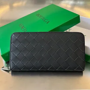 BOTTEGA VENETA ボッテガヴェネタ イントレチャート ジップアラウンドウォレット ブラック/グリーン（593217VCPQ61027）