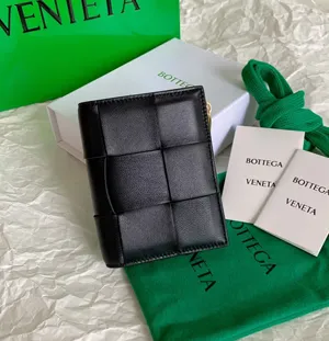 BOTTEGA VENETA ボッテガヴェネタ 二つ折りファスナーウォレット（651381VCQC48425）