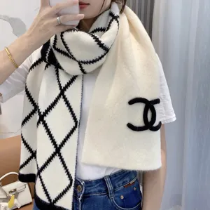 【CHANEL】シャネル CCロゴ カシミヤマフラー ブラック＆ホワイト（AAA326 B17628 NZI04）