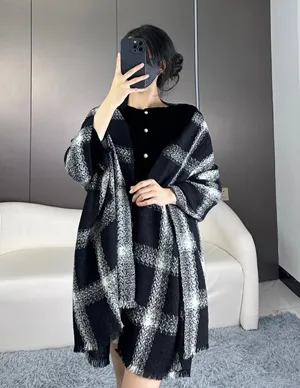 【CHANEL】シャネル 黒と白のチェック柄ショール スカーフ（CHANEL 035）