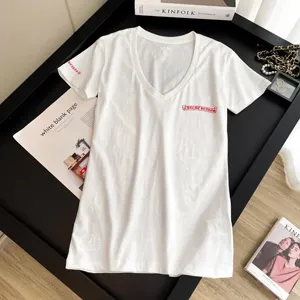 新モデル入荷しました！Chrome Heart レッドスクロール サンスクリット プリント Vネック 半袖Tシャツ ホワイト（Chrome Hearts 6）