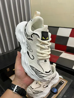 フェンディ フロー スニーカー ベージュメッシュ スポーツ ダッドシューズ（FENDI 112）