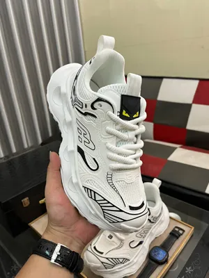 フェンディ フロー スニーカー ホワイトメッシュ スポーツ ダッドシューズ（FENDI 113）