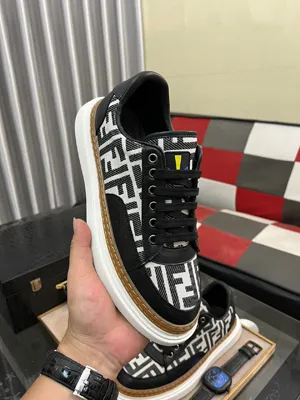 フェンディ ドミノ スニーカー ブラック＆ホワイト メンズ ローカット カジュアルスニーカー（FENDI 105）
