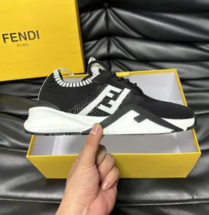 フェンディ フロー シリーズ スニーカー スリッポン ニットスニーカー ブラック＆ホワイト（FENDI 167）