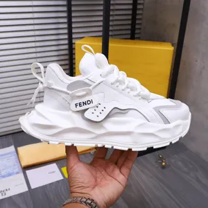 25ss新作FENDI カジュアルスニーカー ホワイト カウハイド ランニングシューズ（FENDI 3）