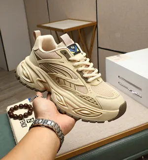 フェンディ フロー シリーズ スニーカー ベージュ スポーツ ランニングシューズ（FENDI 17）