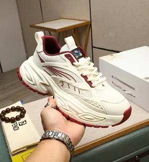 フェンディ フロー シリーズ スニーカー ホワイト スポーツ ランニングシューズ（FENDI 16）