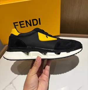 フェンディ フロー スニーカーシリーズ フェンディ アイズ フロー ブラック スニーカー（FENDI 31?）
