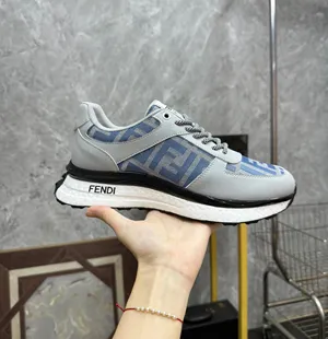 フェンディ スニーカー グレー メンズ ローカット カジュアルスニーカー（FENDI 102）