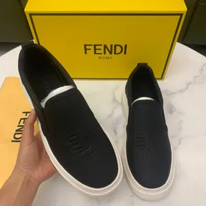 フェンディ メンズ ブラック スリッポン ローファー（FENDI 86）