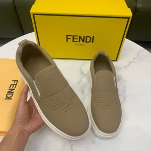 フェンディ メンズ カーキ スリッポンローファー（FENDI 85）フェンディ メンズ カーキ スリッポンローファー（FENDI 85）