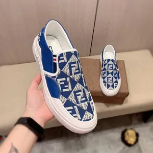 フェンディ スリッポンスニーカーシリーズ ブルー＆ホワイトスニーカー（FENDI 91）
