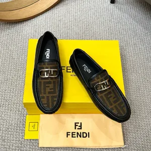 フェンディ ローマシリーズ ローファー ミラノファッションショー カジュアルローファー ブラック（FENDI 248）