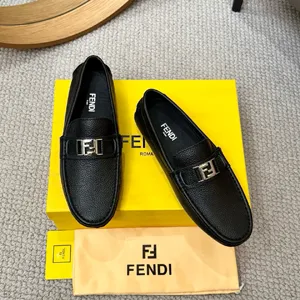 フェンディ ローマシリーズ ローファー ミラノファッションショー カジュアルローファー ブラック（FENDI 249）