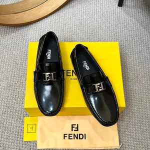 フェンディ ローマシリーズ ローファー ミラノファッションショーモデル カジュアルローファー ブラック（FENDI 250）